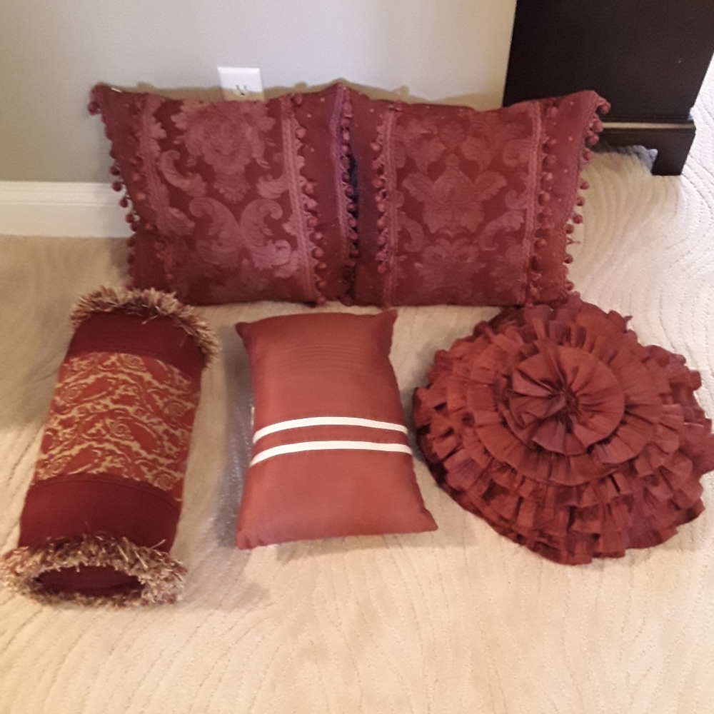 Accent pillows